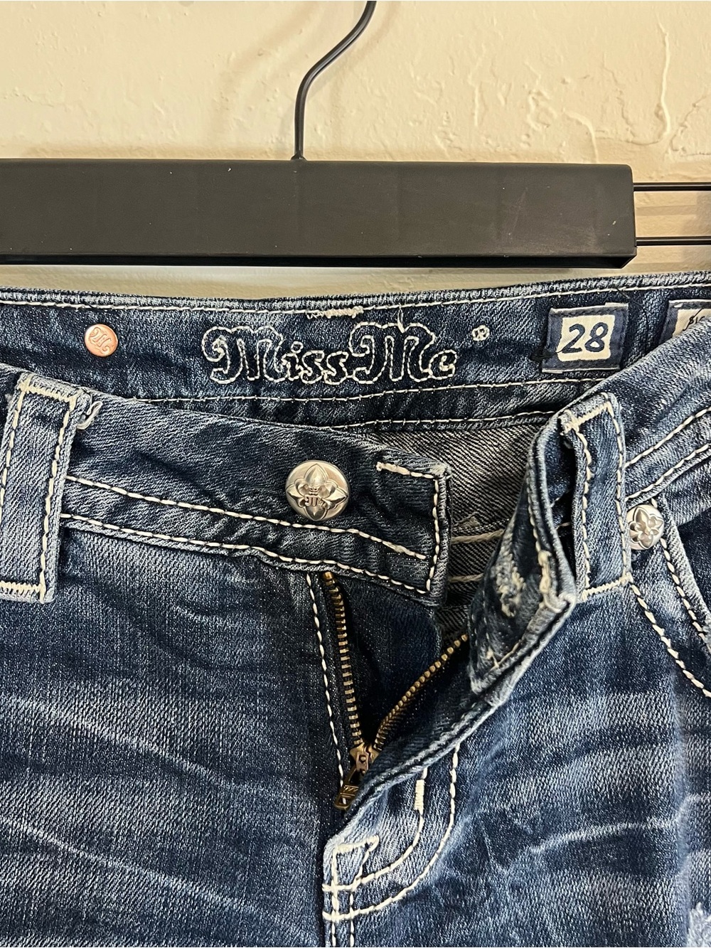 Miss Me Signature Straight Rhinestone Embellished Pockets Denim Jeans Size 28 - Picture 7 of 9
